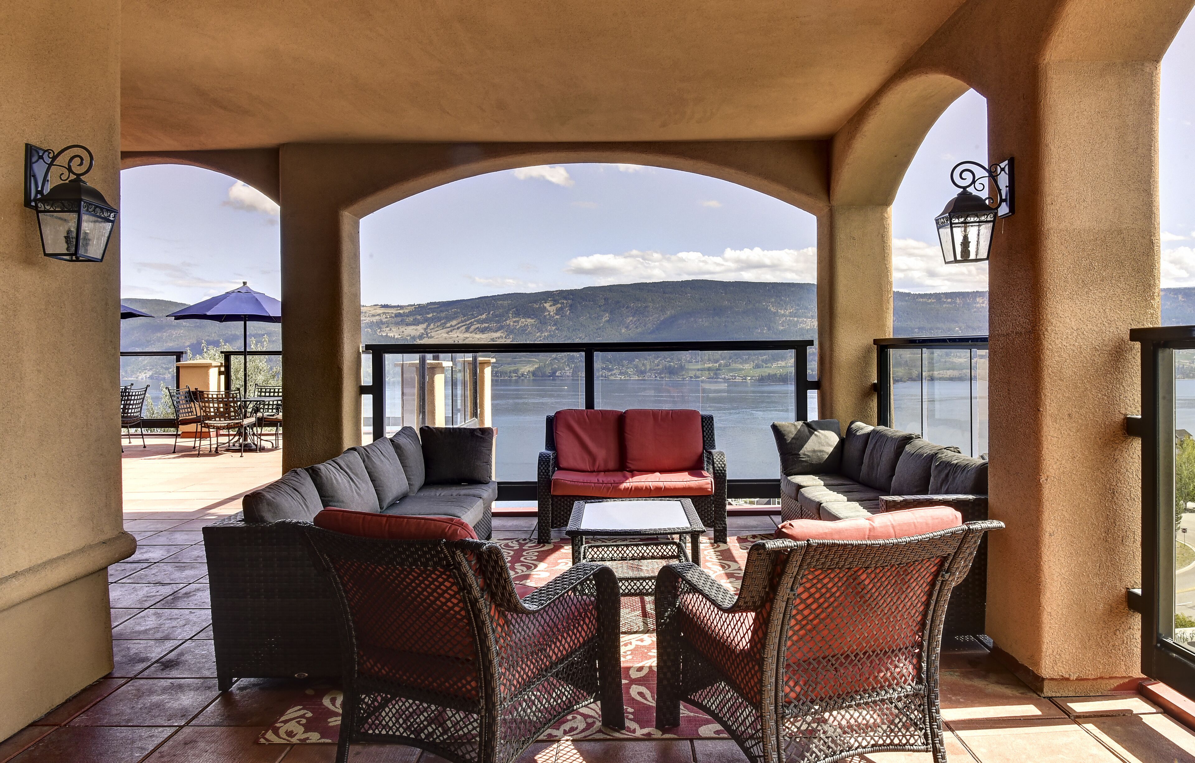 grand villa, multiple bedrooms, hot tub, lake view (13 beds, sleeps 22 people) | terrace/patio