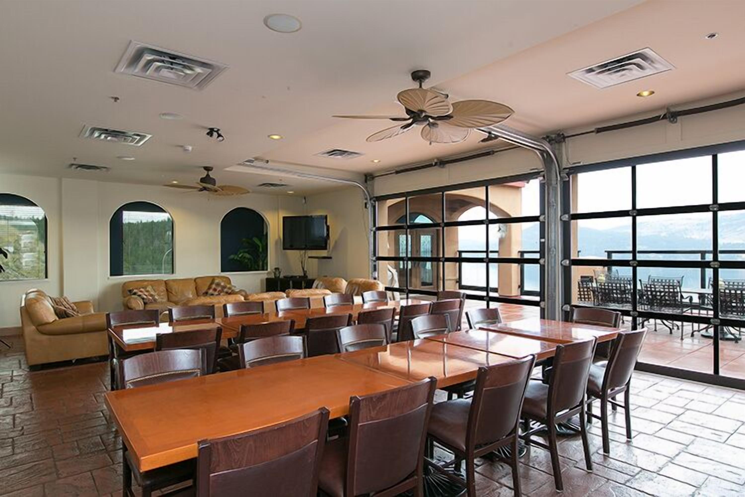 grand villa, multiple bedrooms, hot tub, lake view (13 beds, sleeps 22 people) | in-room dining