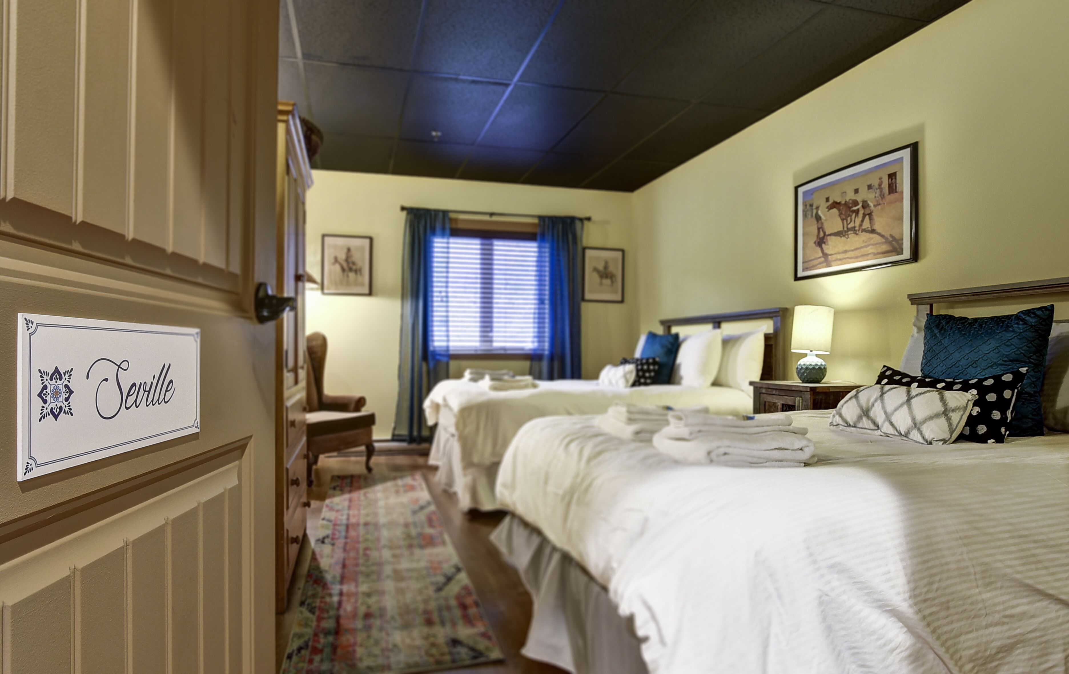 grand villa, multiple bedrooms, hot tub, lake view (13 beds, sleeps 22 people) | individually decorated, individually furnished, iron/ironing board