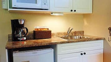 Signature Suite, 1 King Bed, Bay View | Private kitchenette | Coffee/tea maker, mini-fridge, microwave, electric kettle