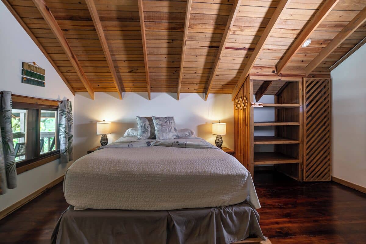 Hottest Sparrow - Premium Cottage, 1 Queen Bed, Garden Area | Área de sala de estar | Televisión de pantalla plana de 43 pulgadas con canales por cable