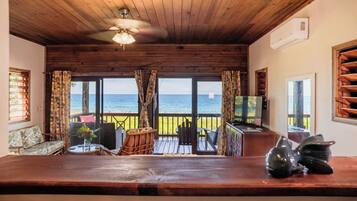 Oak Ridge Suite - Premium Studio, 2 Double Beds, Oceanview, Ground Floor Unit | 1 bedroom, premium bedding, in-room safe, individually decorated