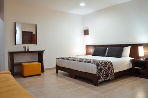 Minibar, in-room safe, free WiFi - La Quinta Porra Hotel (Armenia)