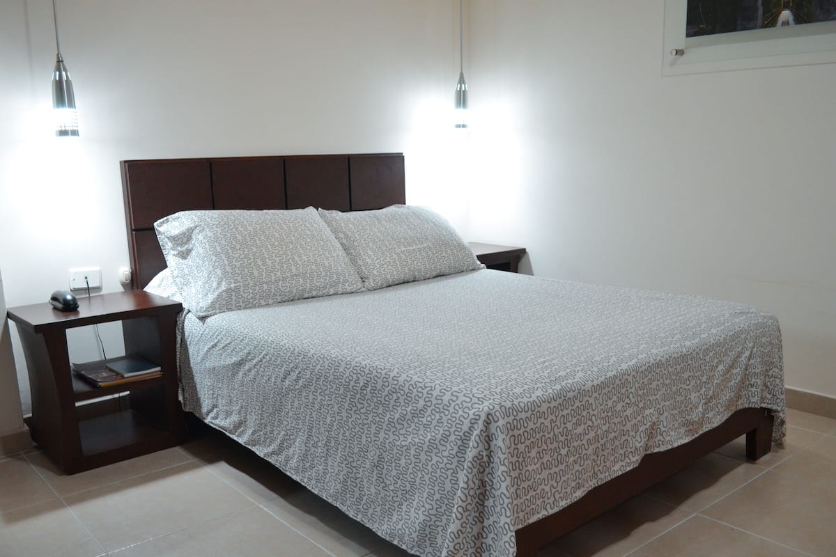 ميني بار وخزنة داخل الغرفة وواي فاي مجانًا