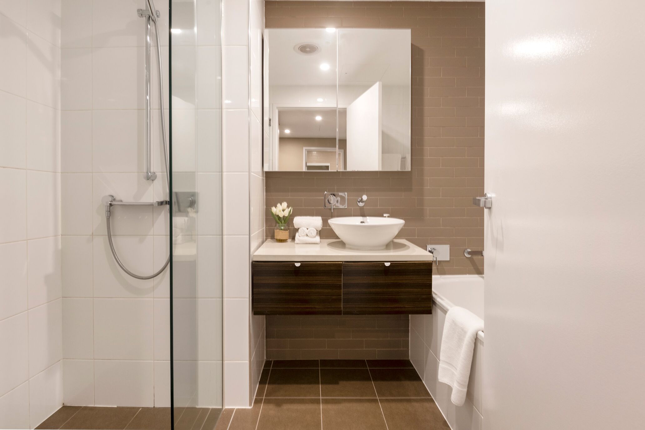 luxury apartment, 3 bedrooms, beach view, beachfront | bathroom | combined shower/bathtub, hair dryer, towels