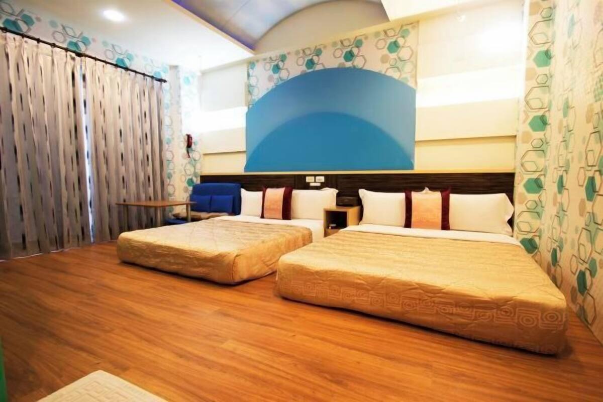 Meja, kalis bunyi, Wi-fi percuma