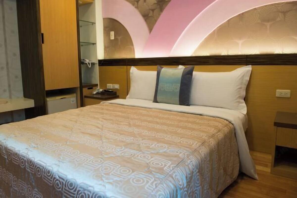 Meja, kalis bunyi, Wi-fi percuma