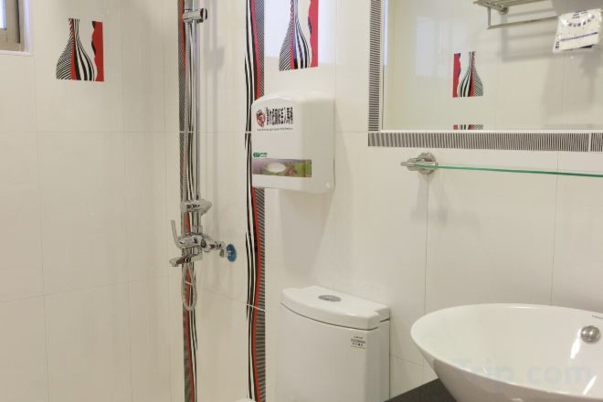 Bathroom | Shower, free toiletries, hair dryer, slippers