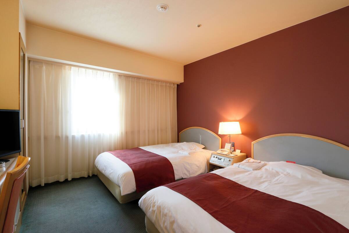 1 bedroom, desk, free wired internet