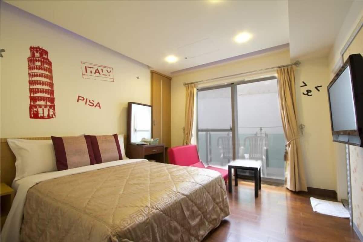 Desk, free WiFi, bed sheets