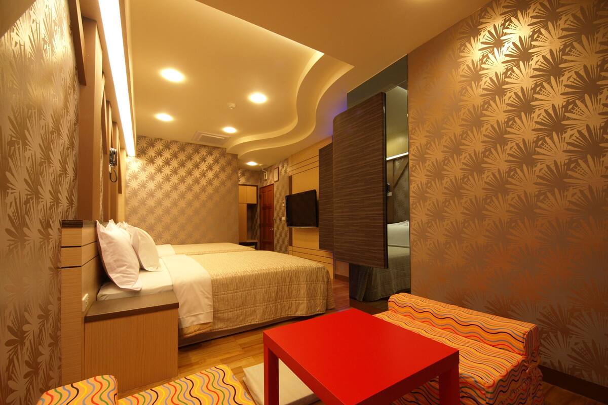 Standard Quadruple Room, 2 Double Beds | Desk, WiFi (free), bed sheets