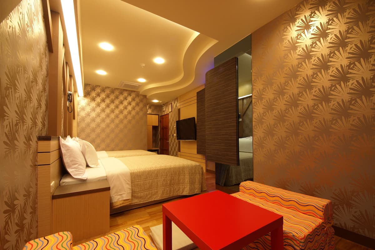Standard Quadruple Room, 2 Double Beds | Desk, free WiFi, bed sheets