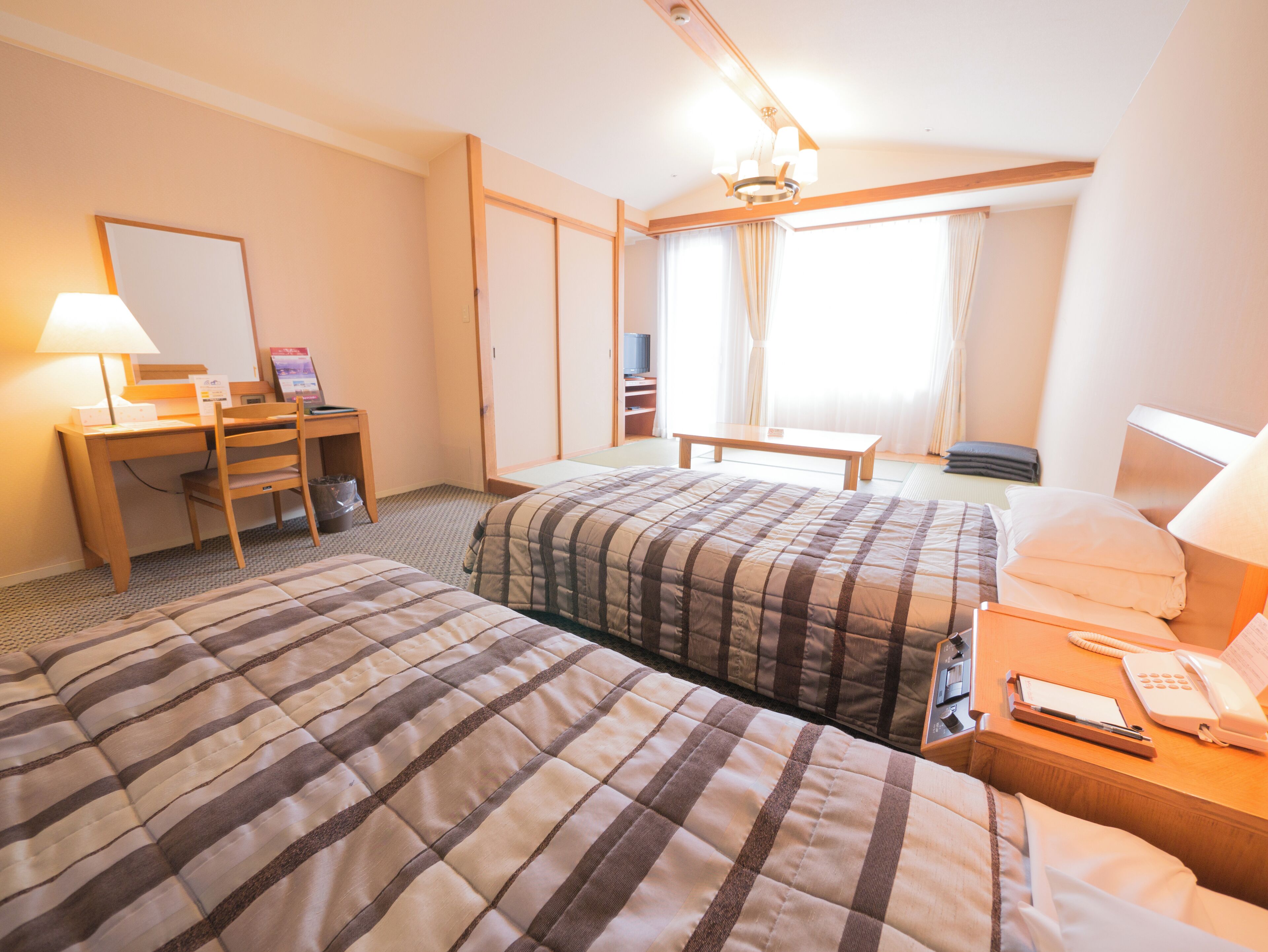 Caja de seguridad en la habitación, cortinas blackout y wifi gratis 