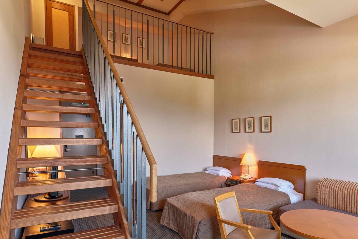 In-room safe, blackout curtains, free WiFi, bed sheets
