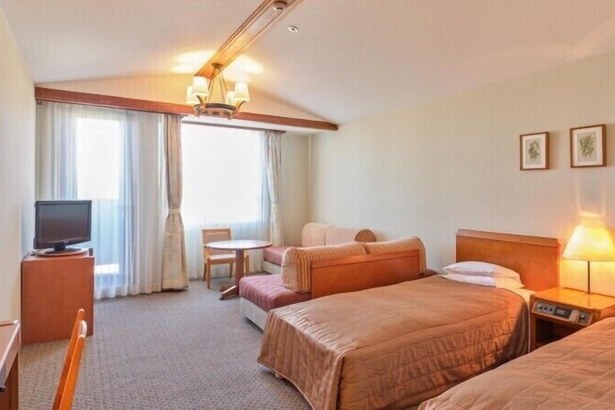 In-room safe, blackout curtains, free WiFi, bed sheets