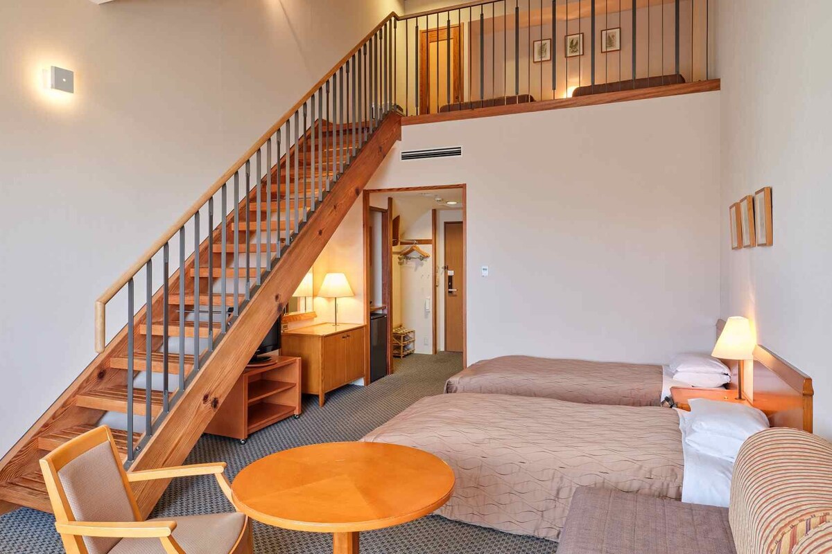 In-room safe, blackout curtains, free WiFi, bed sheets