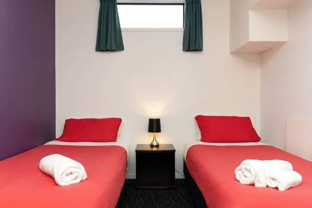 Ropa de cama hipoalergénica, colchones Select Comfort, wifi gratis
