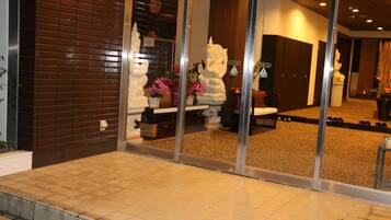 Vista frontal de la propiedad