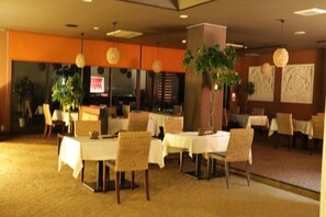 Restaurant - Hotel Bokaiso (Takamatsu)