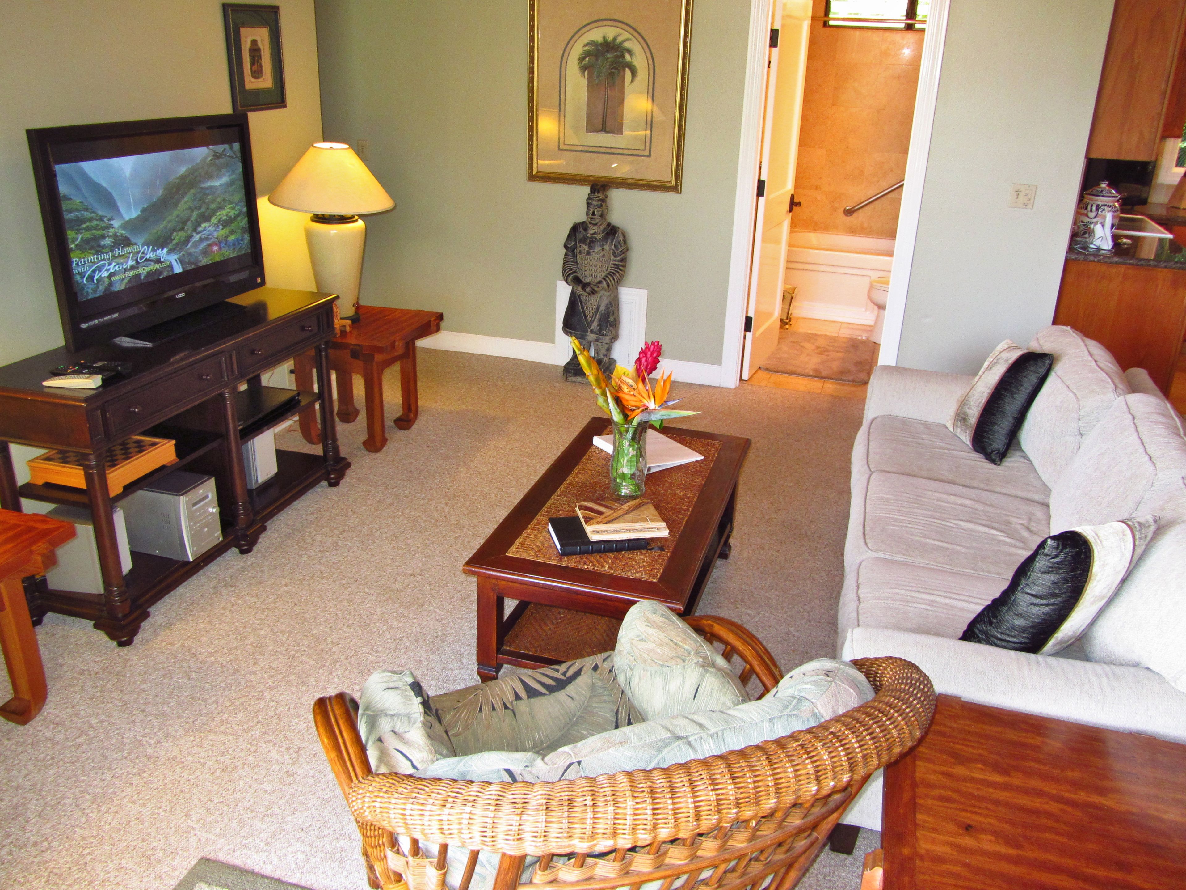 living room | 42-inch flat-screen tv with cable channels, tv, netflix