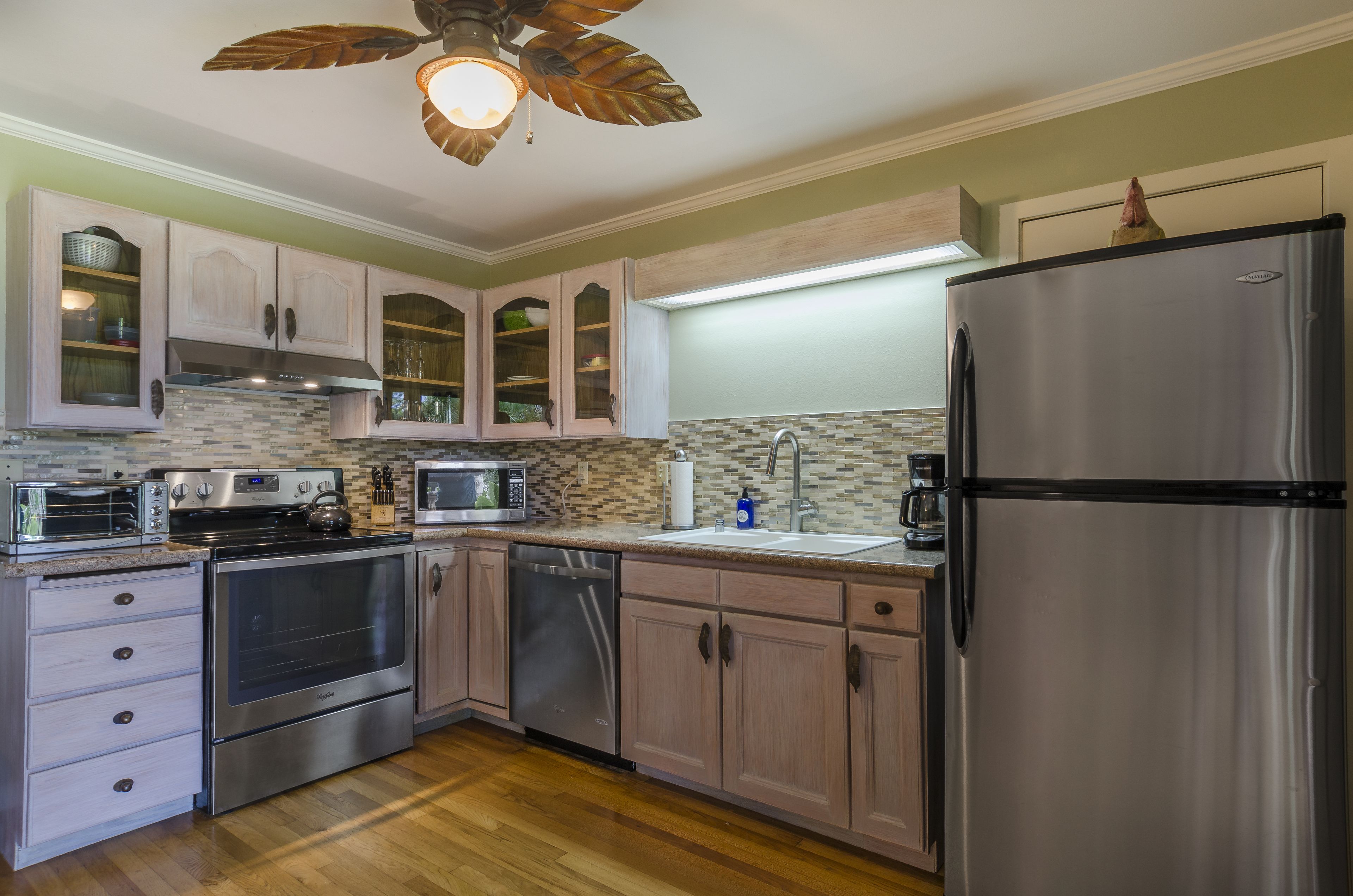 full-sized fridge, microwave, oven, stovetop