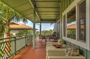 Egyptian cotton sheets, premium bedding, pillowtop beds - Hideaway Cove Poipu Beach (Koloa)