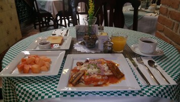 Se ofrece un desayuno a la carta todos los días (por un coste adicional)