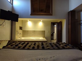 Habitación familiar, 2 habitaciones | Bañera de hidromasaje privada