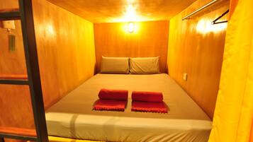 1 bedroom, Egyptian cotton sheets, premium bedding, memory-foam beds