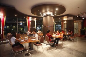 Bar (on property) - Boonsiam Hotel (Krabi)