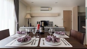 Habitación ejecutiva, 2 habitaciones | Servicio de comidas en la habitación