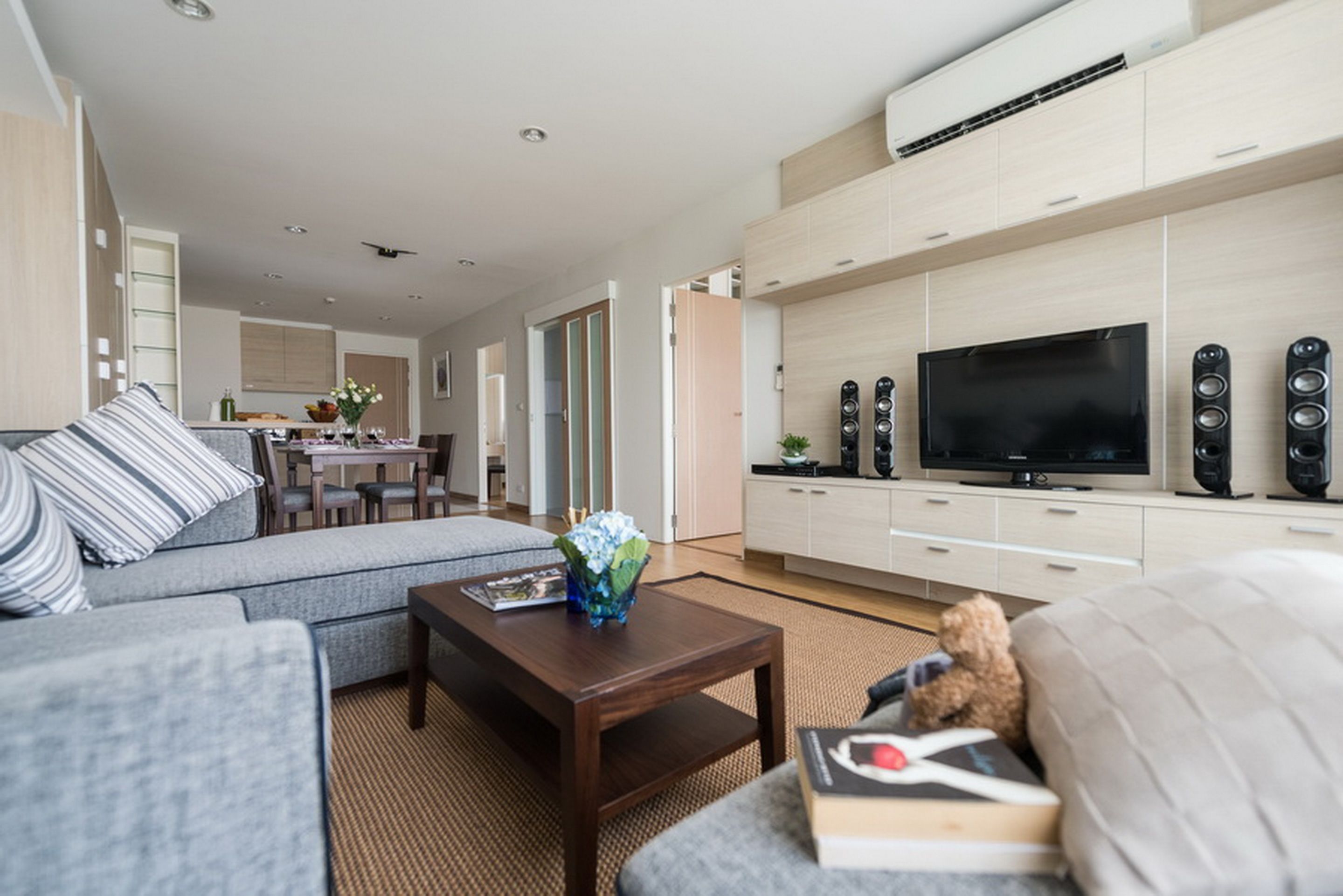 premier room, 2 bedrooms | living area | 36-inch led tv with cable channels, tv, dvd player