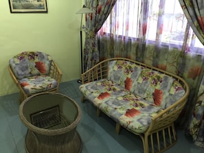 VIP Suite | Living area - International House (George Town)