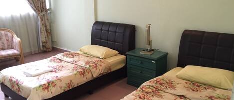 Deluxe-huone | Työpöytä, kannettavalle tietokoneelle sopiva työtila, ilmainen Wi-Fi