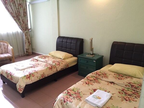 华丽客房 | 办公桌、笔记本电脑工作区、免费 WiFi、床单