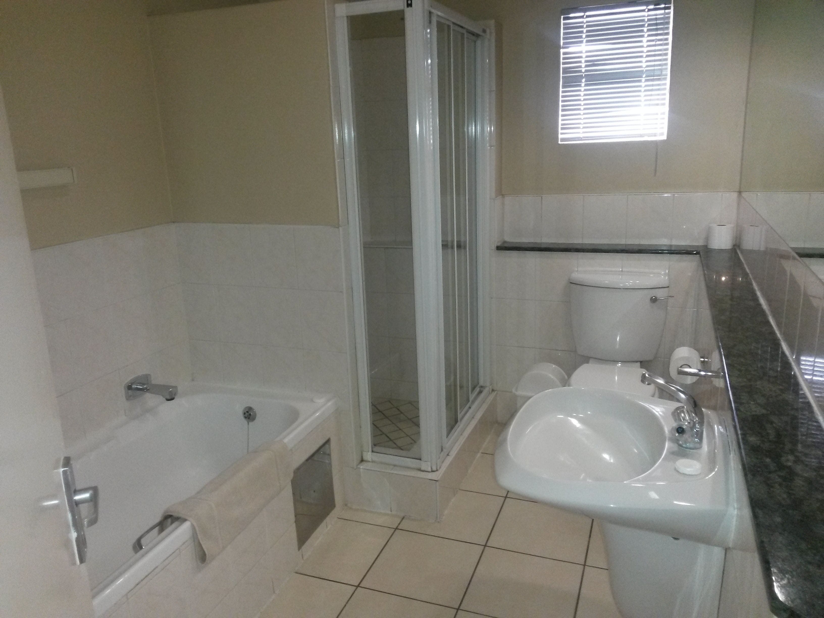 standard room, 1 bedroom, non smoking, city view | bathroom | combined shower/bathtub, free toiletries, hair dryer, towels