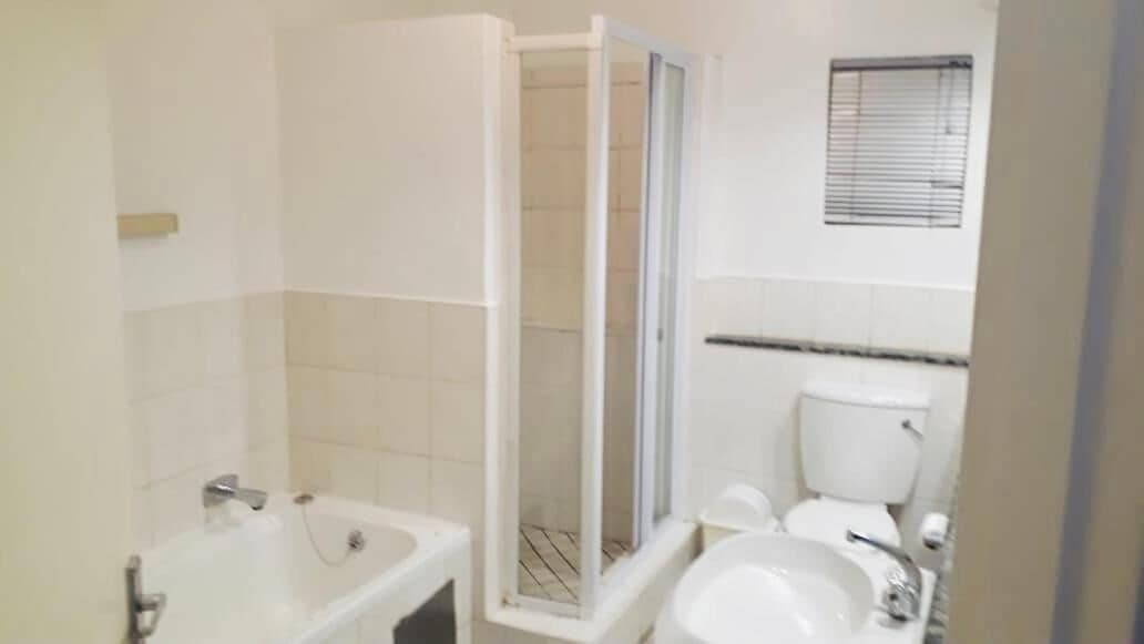 combined shower/bathtub, free toiletries, hair dryer, towels