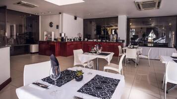 Daily English breakfast (ZAR 80.00 per person)