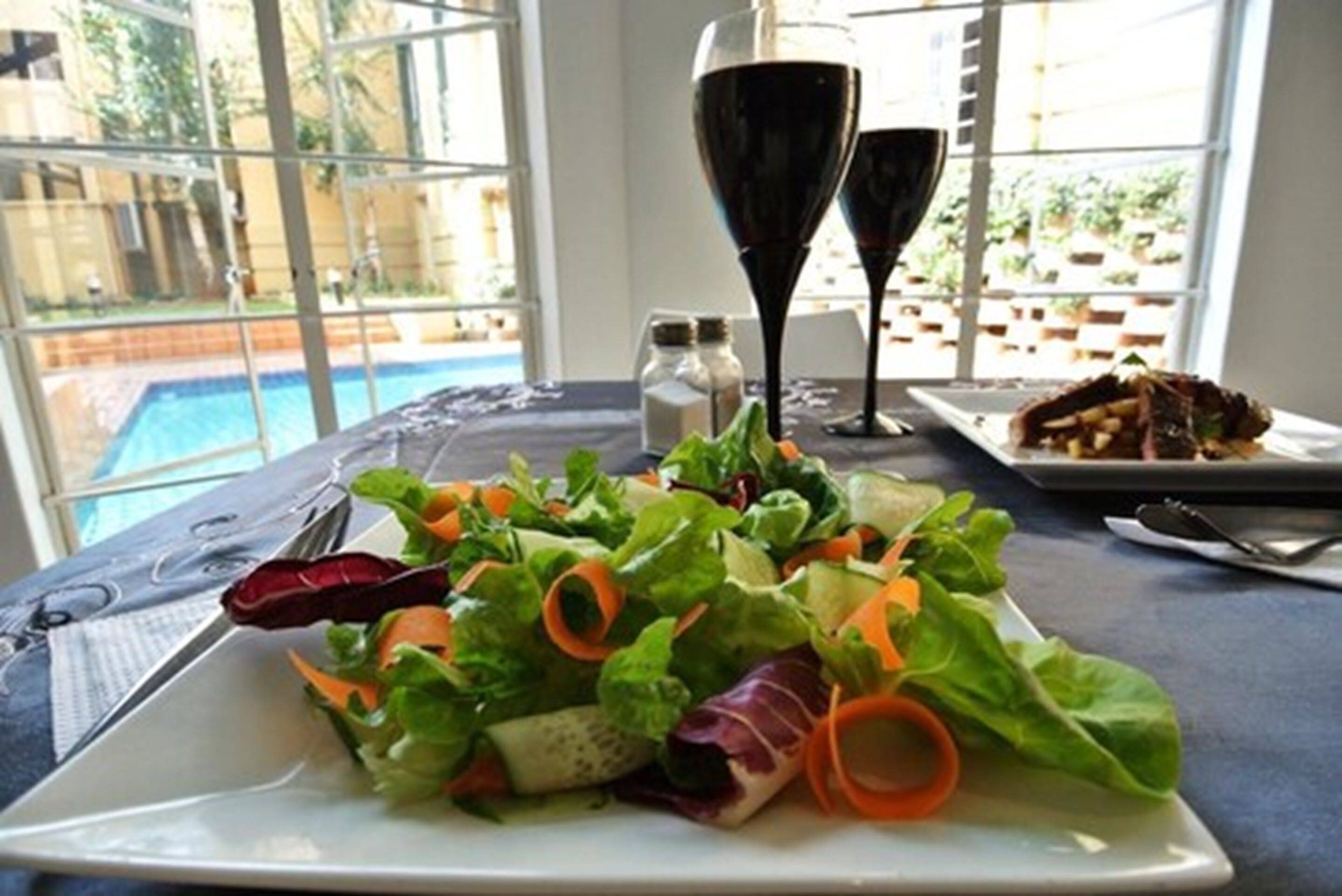 breakfast, lunch, dinner served; international cuisine