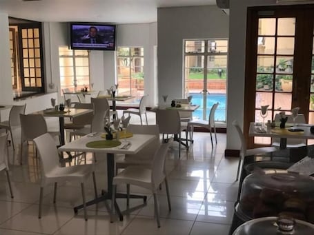 Breakfast, lunch and dinner served . Airport Inn and Suites