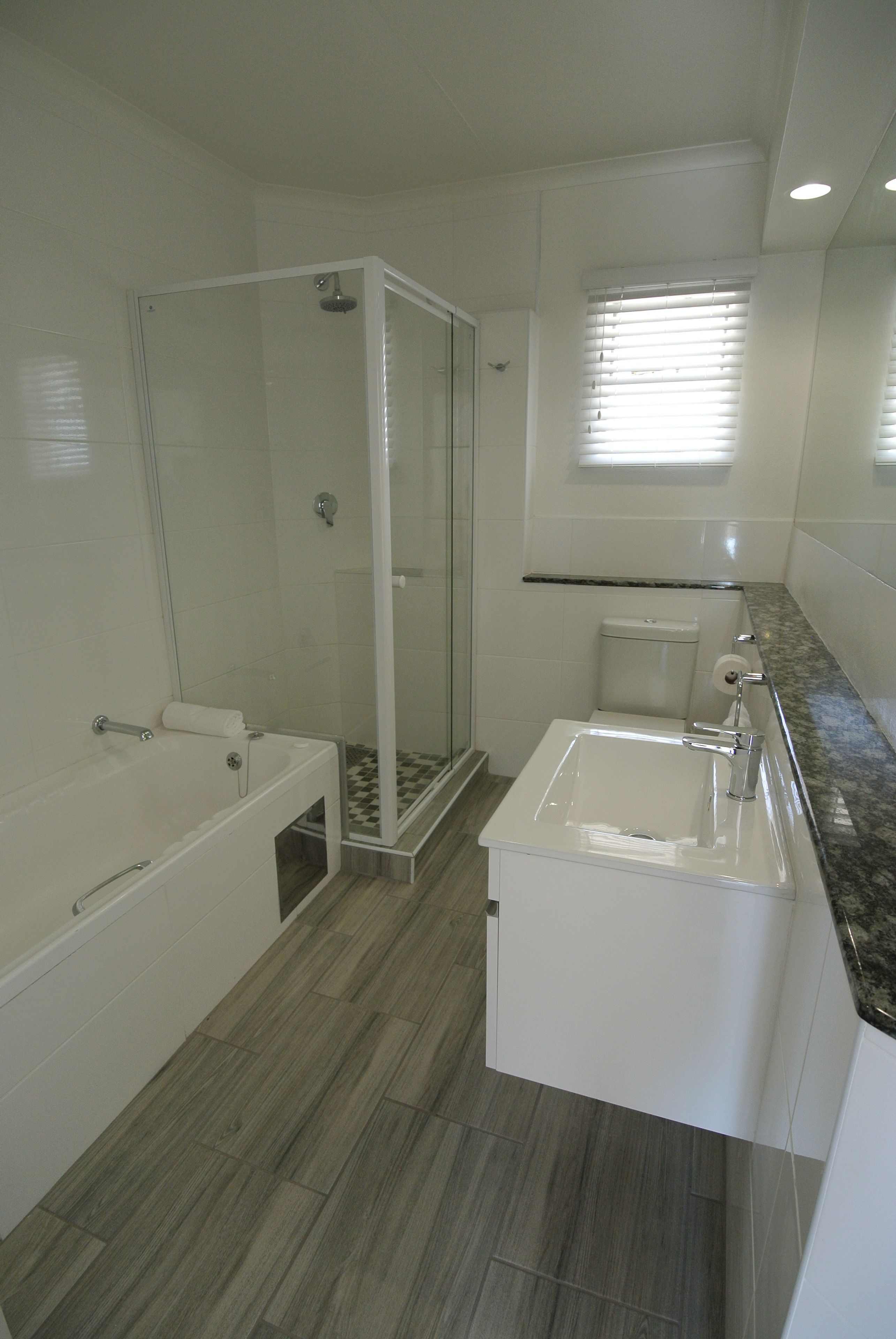 Photo - Airport Inn and Suites