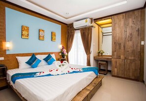 Meja kerja dan Wi-Fi gratis