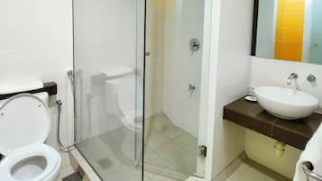 Shower, free toiletries, hair dryer, towels