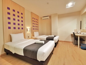 Habitación Deluxe | Ropa de cama de alta calidad, escritorio, wifi gratis y ropa de cama 
