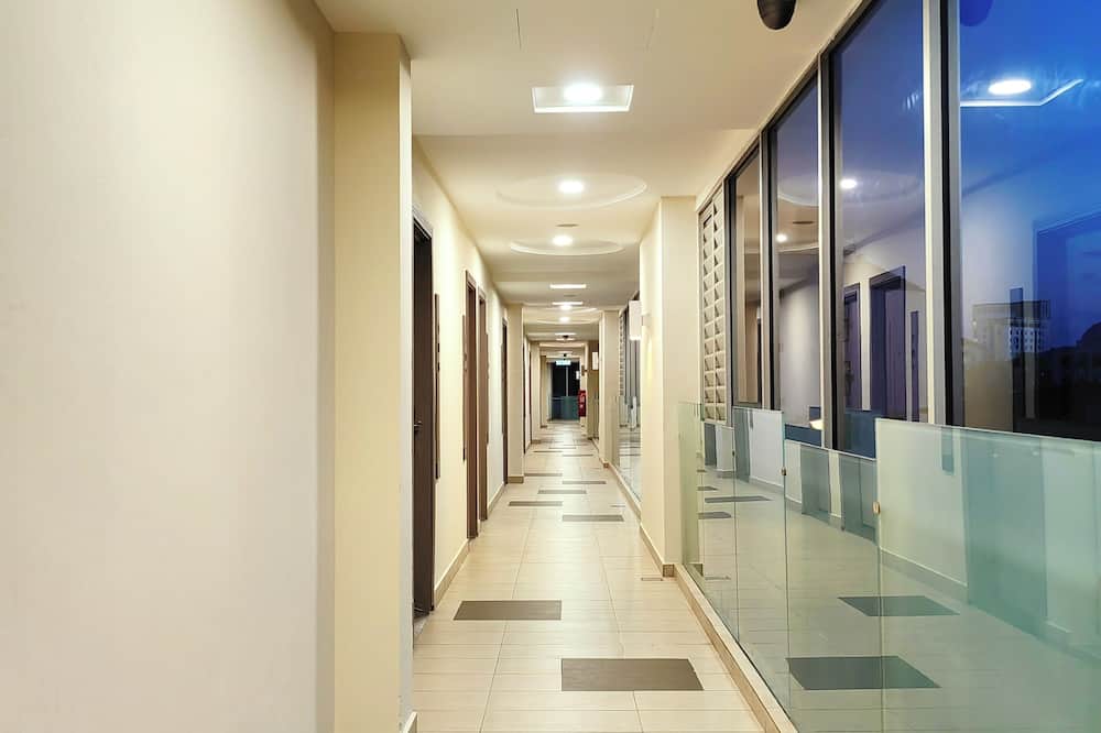 Hotel 98