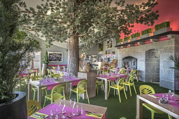 Breakfast, lunch, dinner served; French cuisine