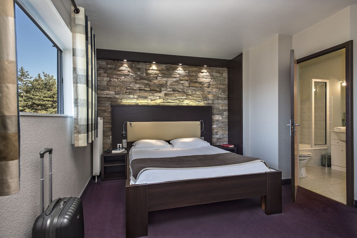 Superior Double Room | Desk, cribs/infant beds, free WiFi