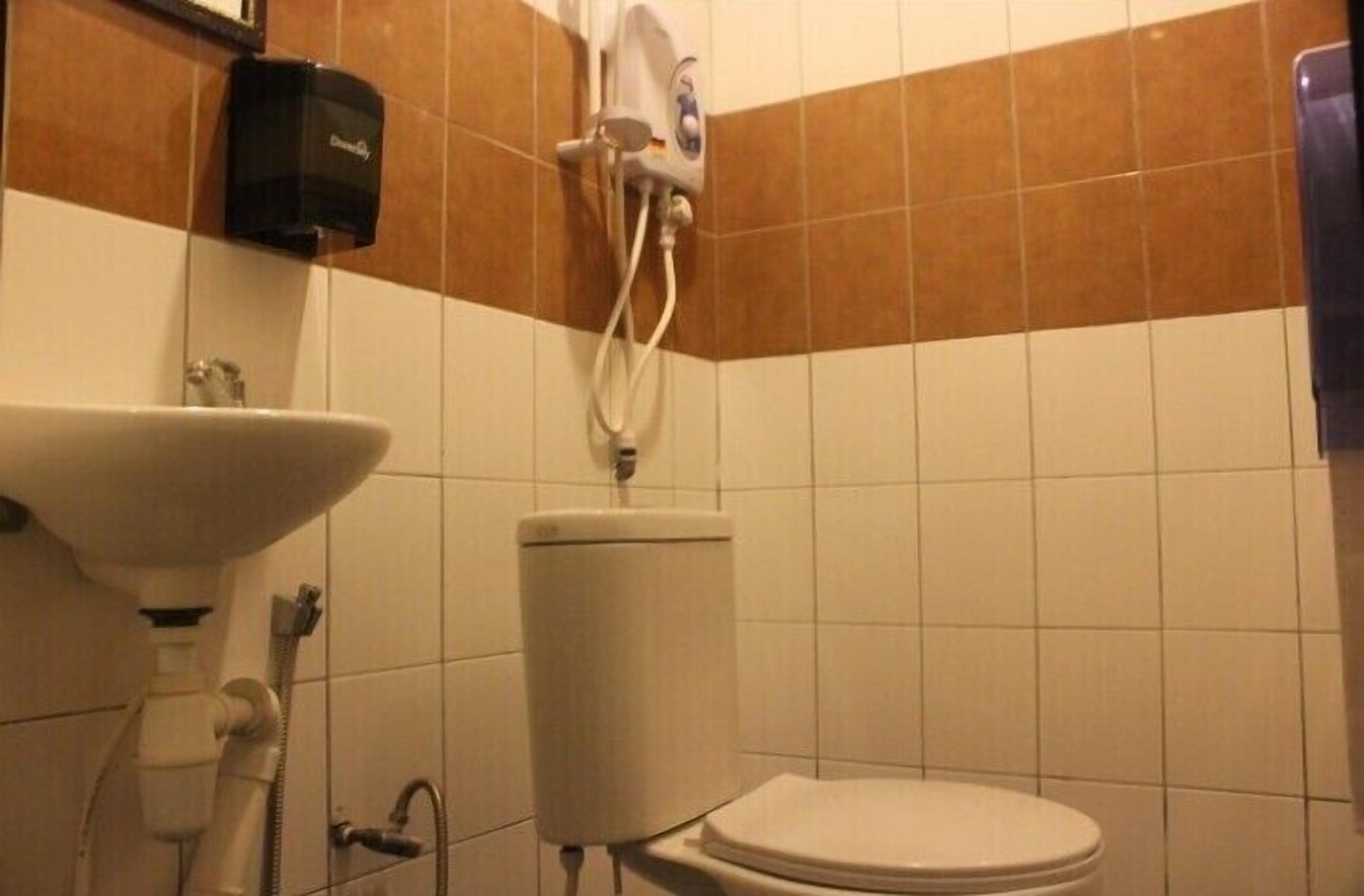 family room, connecting rooms | bathroom | shower, free toiletries, hair dryer, towels