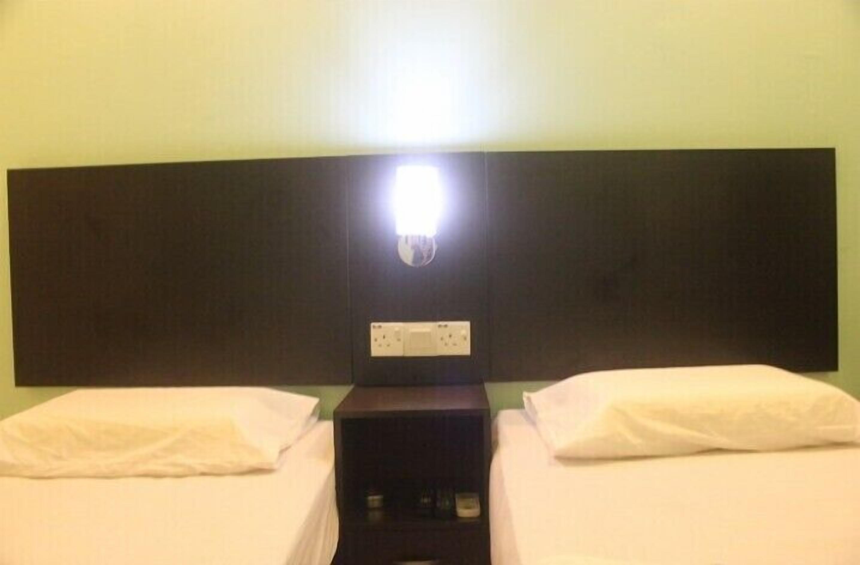 deluxe twin room | desk, free wifi