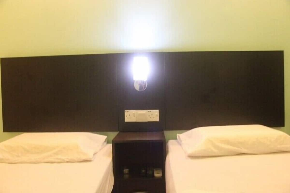 deluxe twin room | desk, free wifi
